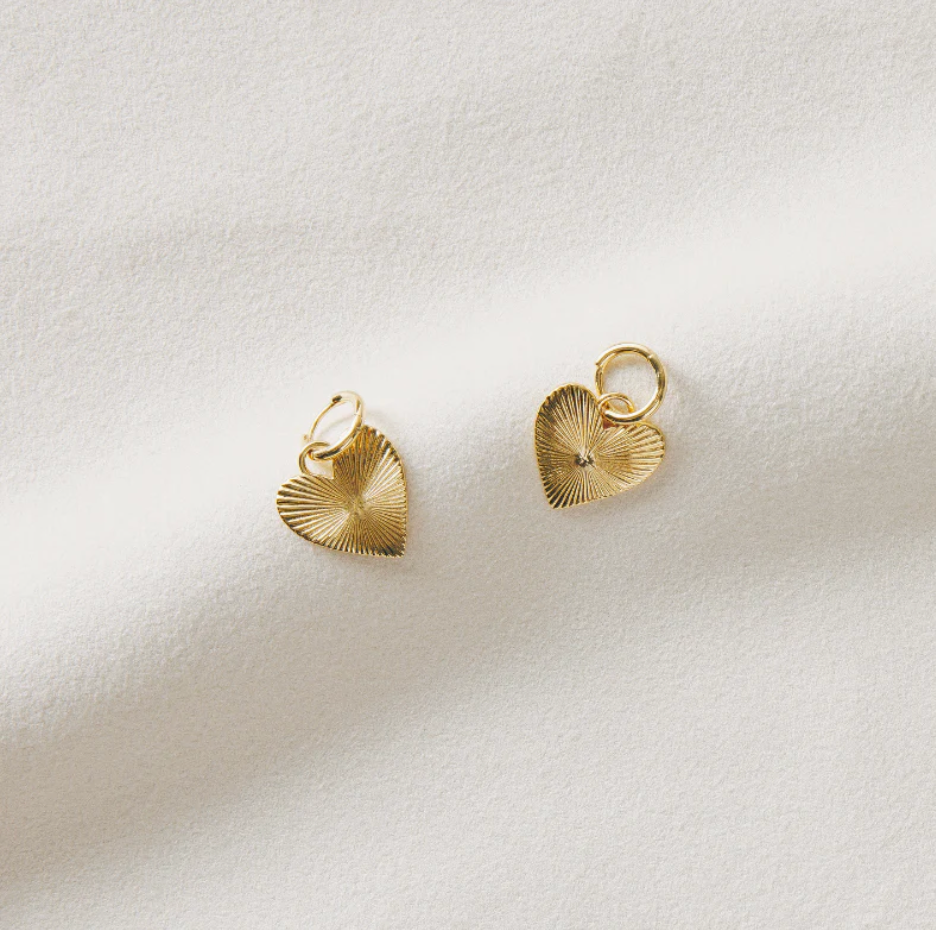 Small Ribbed Heart Huggies