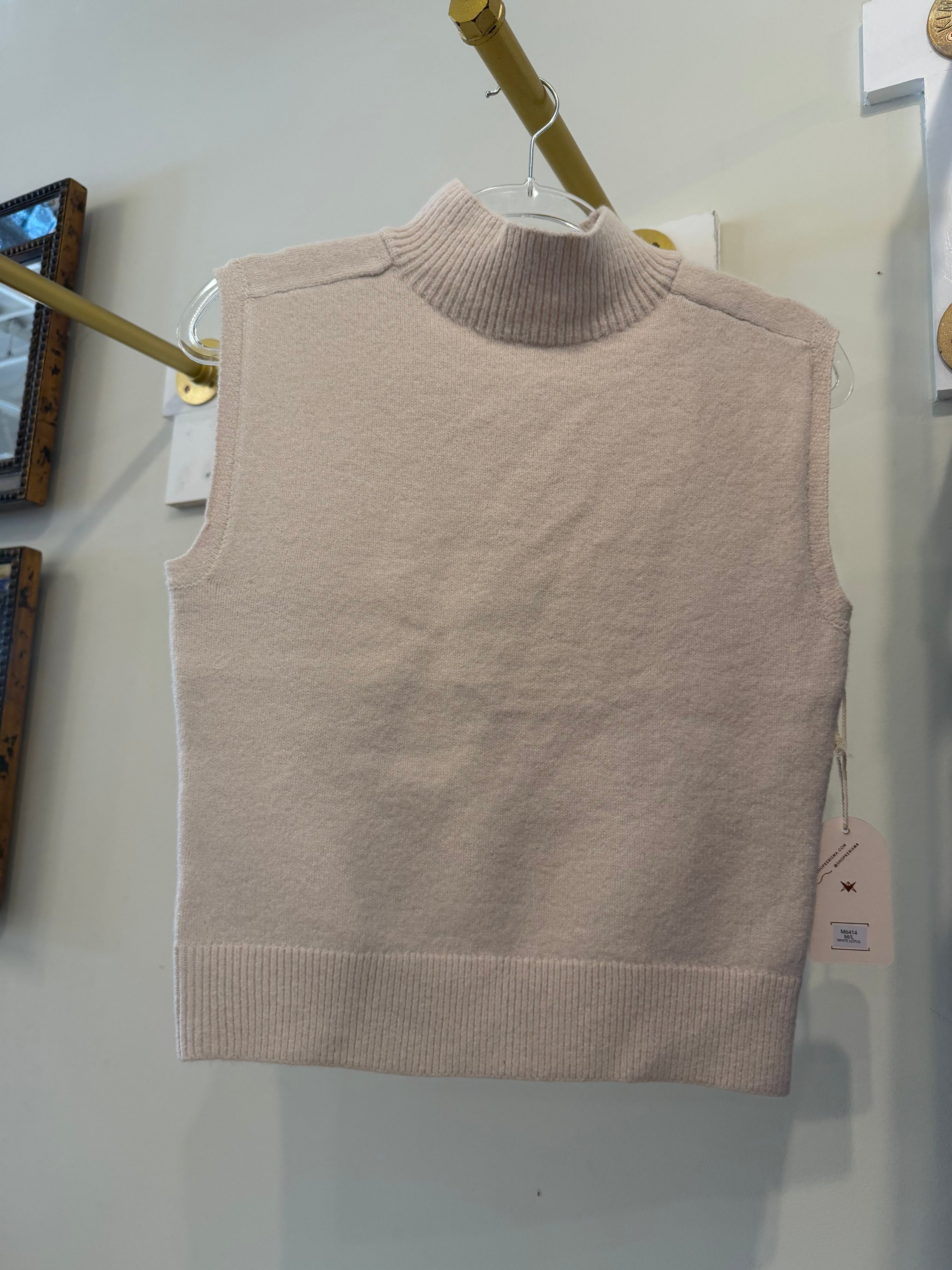 Ace Top in White Lotus