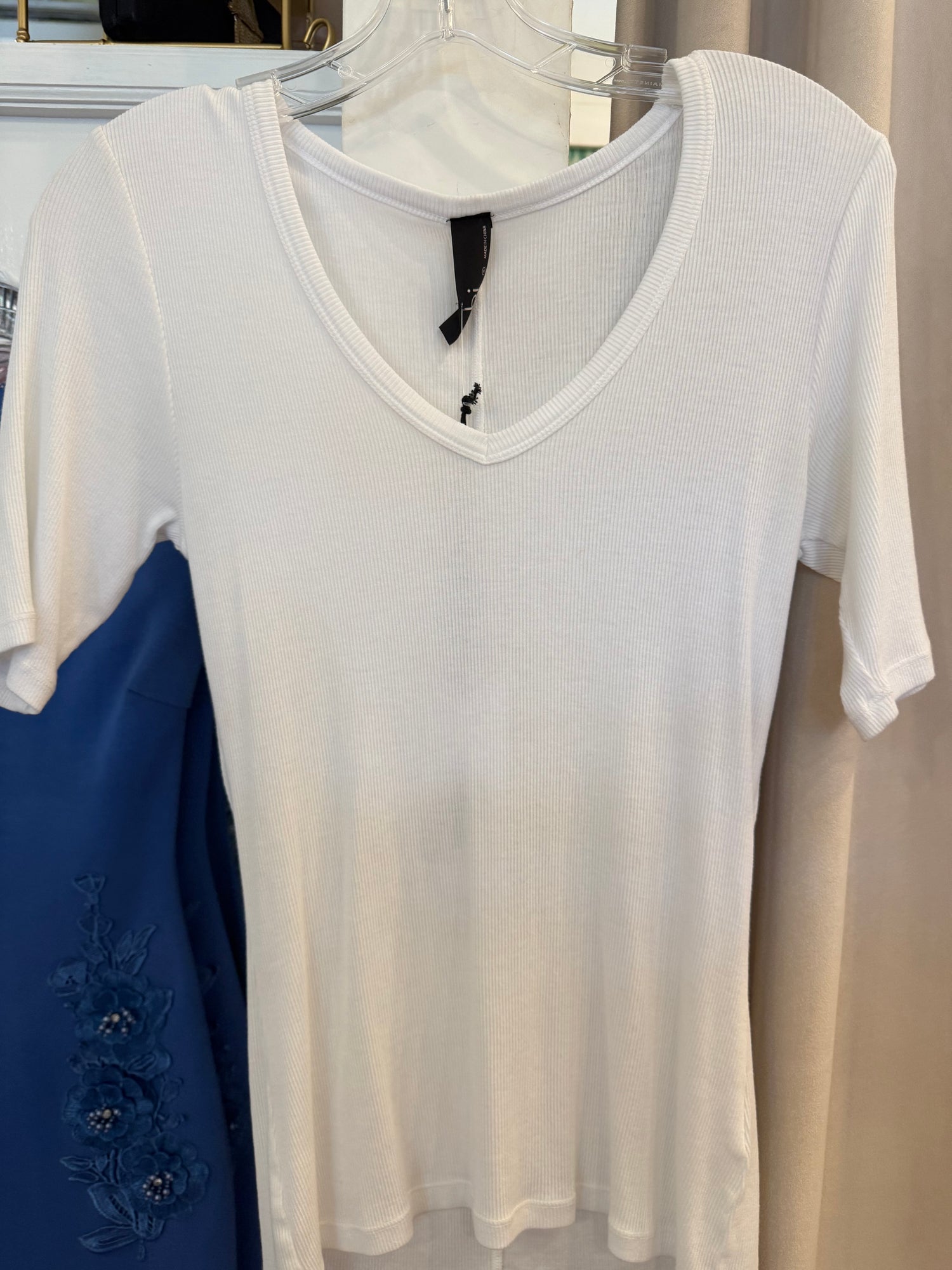 V-neck Midi Sleeve Tee