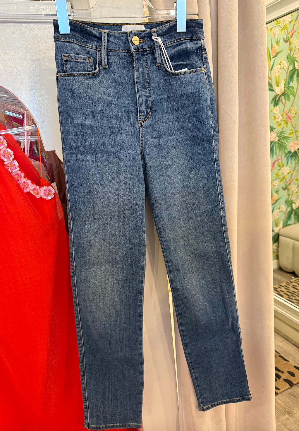 Le Sylvie Slender Straight in Poe