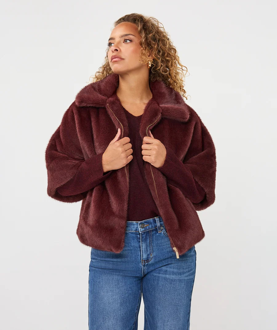 Poncho Fake Fur Coat in Merlot