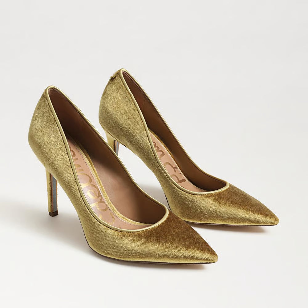 Hazel Pointed Toe Pump in Peridot Green Velvet